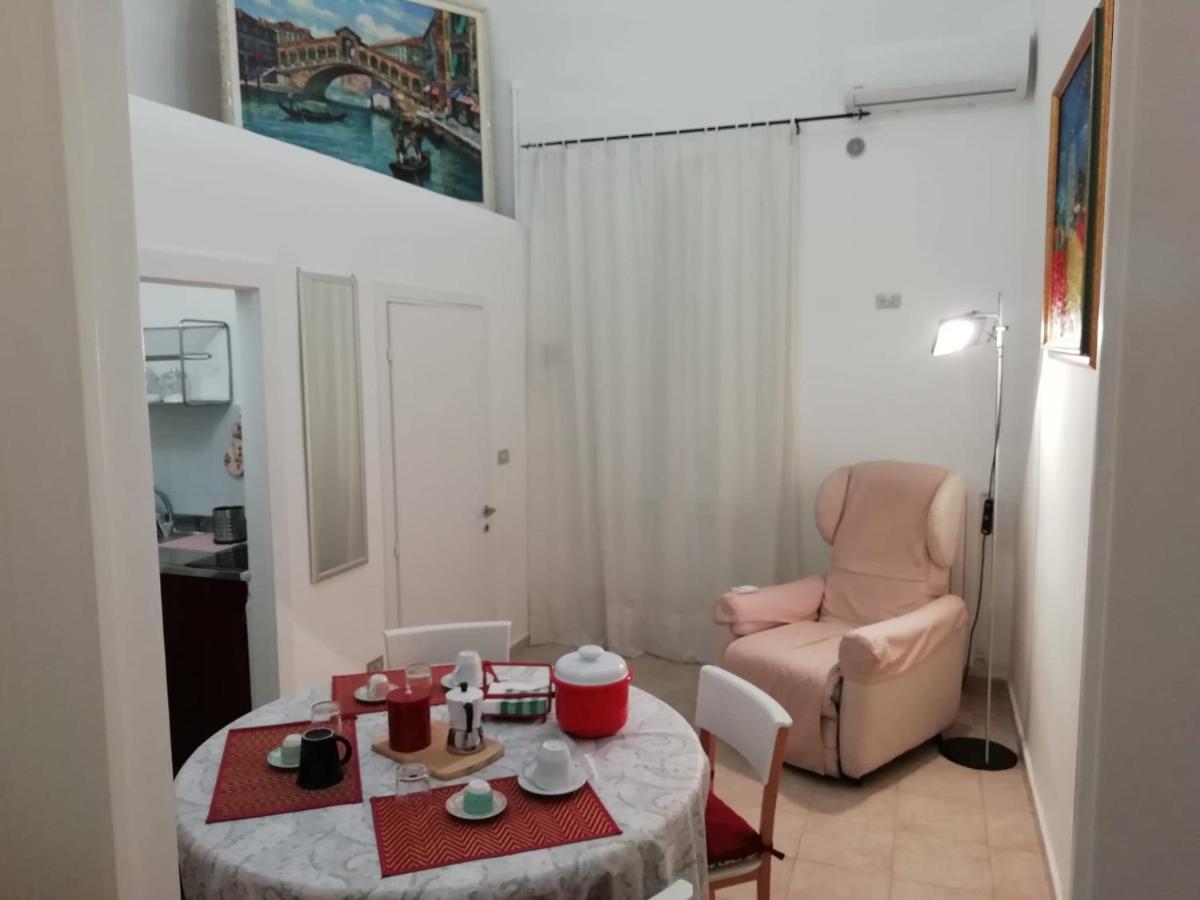 Rosso Quintino Apartment Бари Екстериор снимка