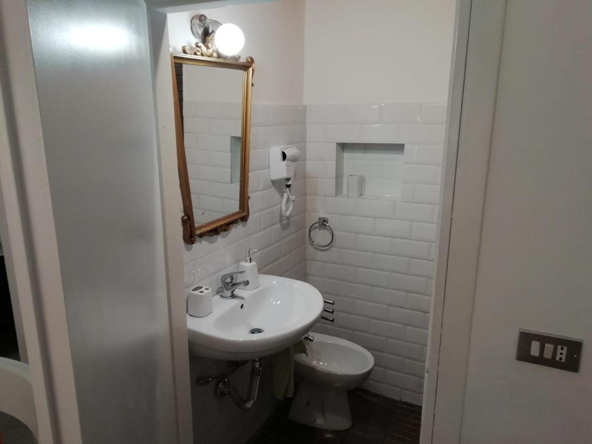 Rosso Quintino Apartment Бари Екстериор снимка