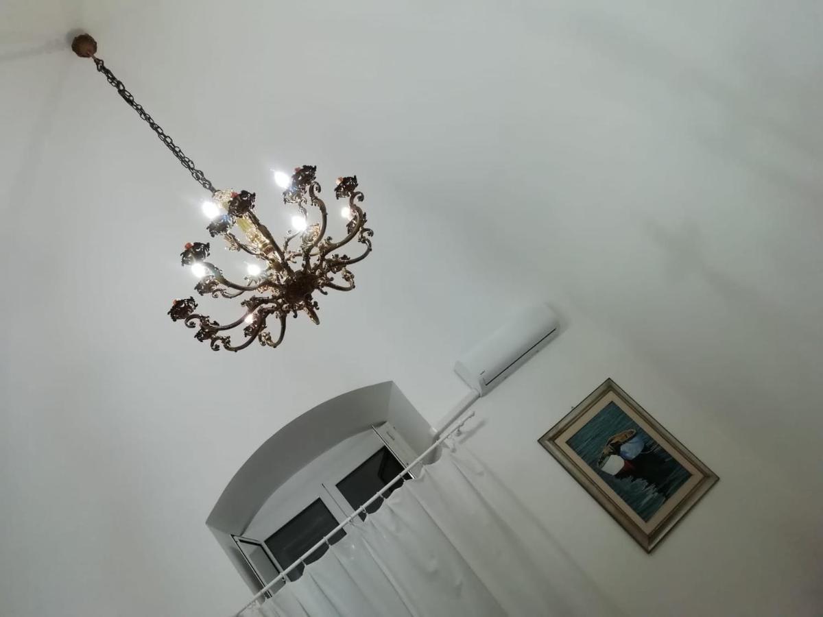 Rosso Quintino Apartment Бари Екстериор снимка